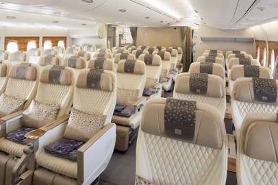 Emirates svela il nuovo A380 con Premium Economy Class al Dubai Airshow