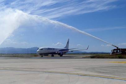 Aeroporto di Cagliari: water arch per il primo volo di Blue Air