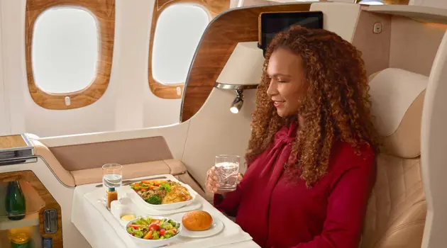 Emirates estende il preordine dei pasti a bordo