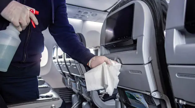 American Airlines: procedure di pulizia avanzate e nuovi dispositivi di protezione individuale per i clienti