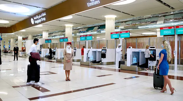 Emirates migliora l'esperienza di viaggio "contactless"