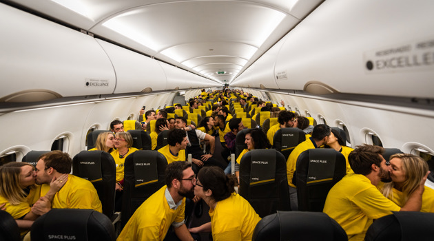 Vueling: voli per Barcellona pagati con un bacio