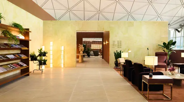 Cathay Pacific rinnova la lounge The Wing, First a Hong Kong