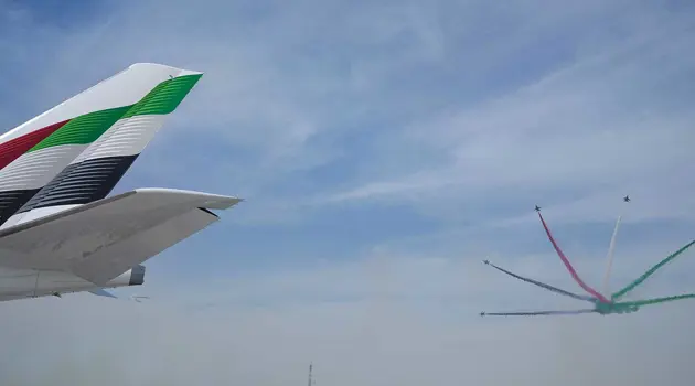 L'A350 di Emirates debutta in volo al Dubai Airshow 2025