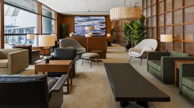 Cathay Pacific riapre la lounge The Bridge a Hong Kong
