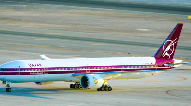 Qatar Airways presenta un velivolo con livrea retrò