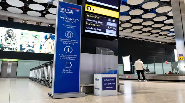 Heathrow accoglie i fan degli Oasis