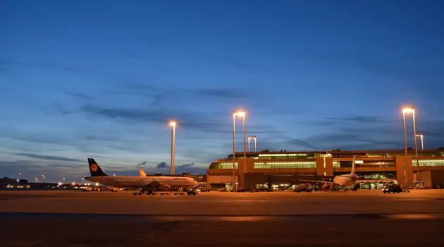 Sala cinema in area di imbarco B all'aeroporto di Roma Fiumicino 