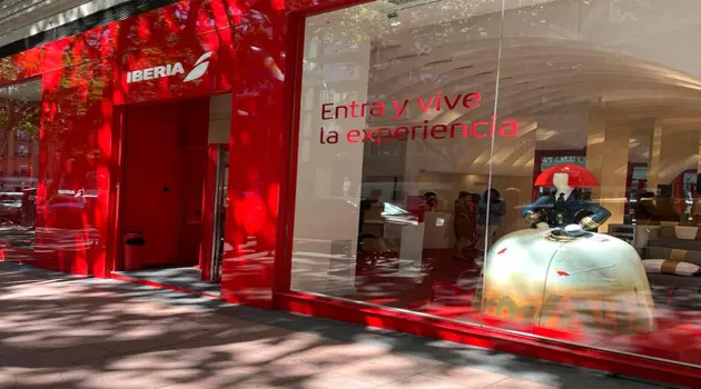 Iberia presenta la sua nuova esperienza di volo nel centro di Madrid