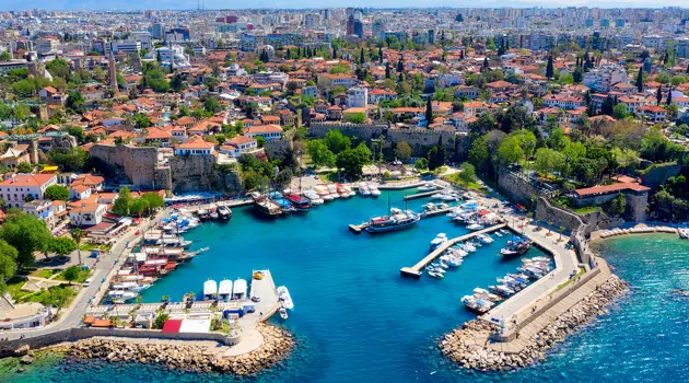 Turchia: campagna di vaccinazione anti Covid-19 per gli addetti del turismo