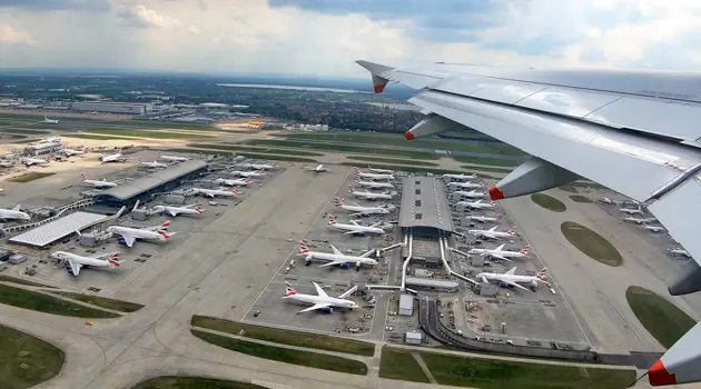 Heathrow: dal fast food al carburante per aerei