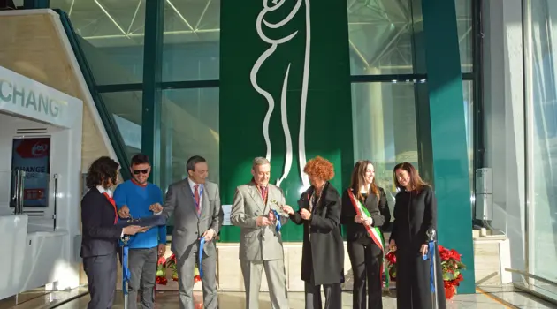 “El Abrazo” donata all'aeroporto di Fiumicino