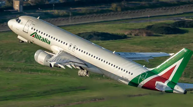 Alitalia: dal 1° luglio riprendono i voli diretti Napoli-Milano
