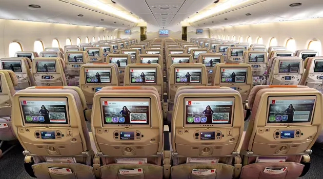 Emirates festeggia il centenario degli Studios Warner Bros