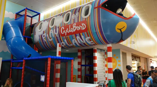 Area giochi per bambini in aeroporto